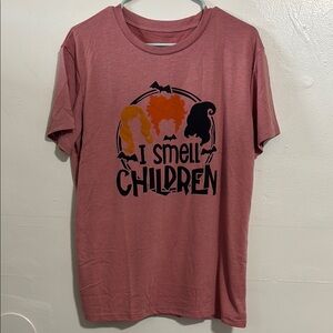 Pink Graphic T-Shirt‎ with Hocus Pocus Design “I smell Children” NWOT women’s